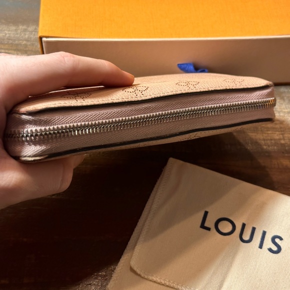 Louis Vuitton Long Zippy Wallet Mahina - Picture 11 of 12